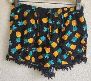 Black Yellow Green Pineapple Print Pull On Shorts Small Lightweight Crochet Trim